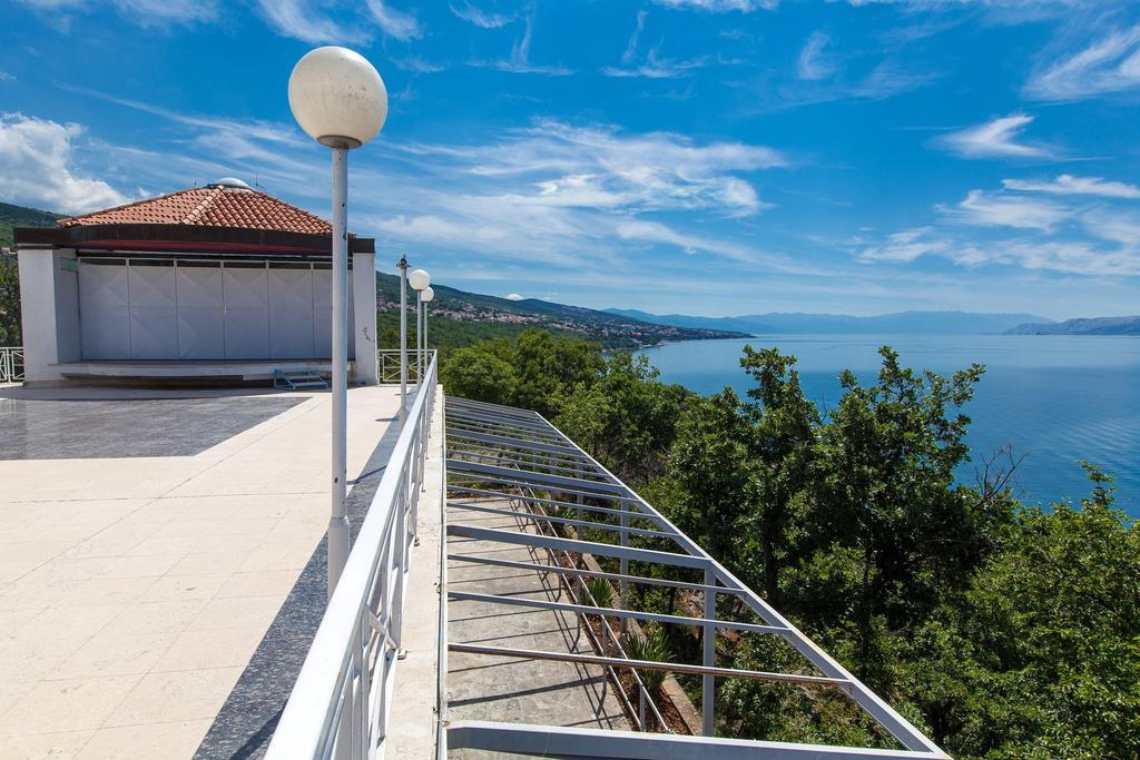 Holiday Resort Kacjak Dramalj Exterior foto